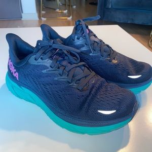 HOKA Clifton 8 D Wide Running Shoe